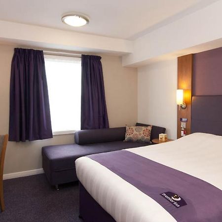 Premier Inn Cobham Cobham  Dış mekan fotoğraf