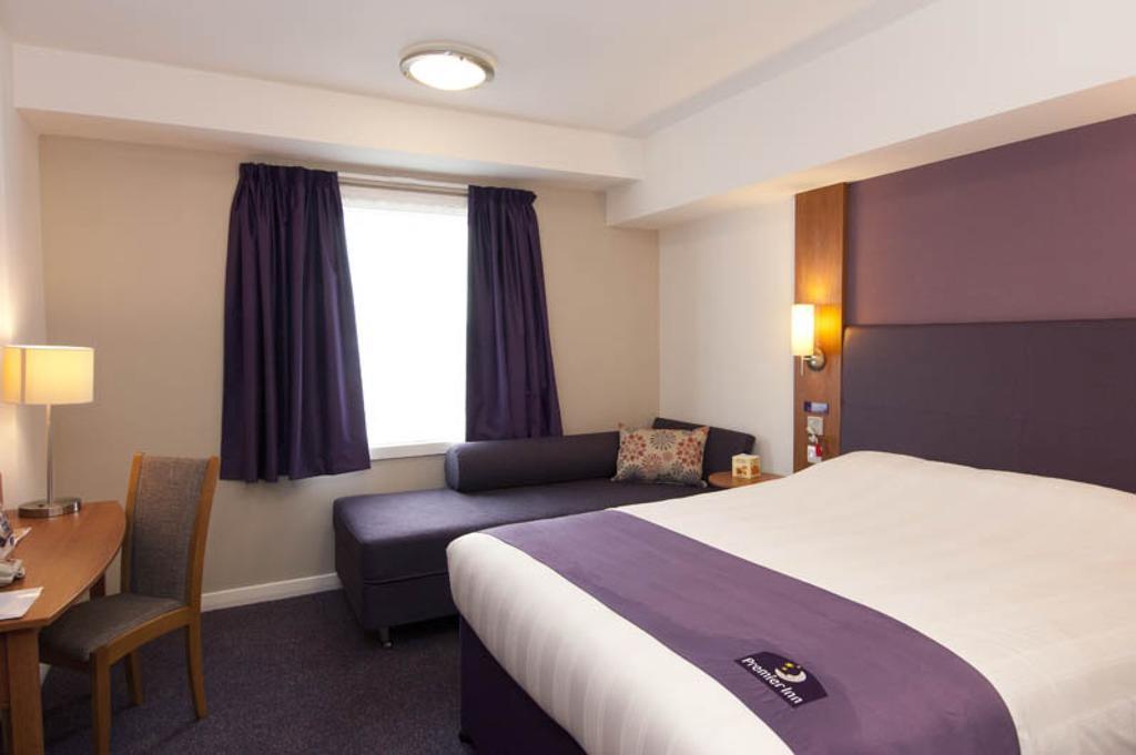 Premier Inn Cobham Cobham  Dış mekan fotoğraf