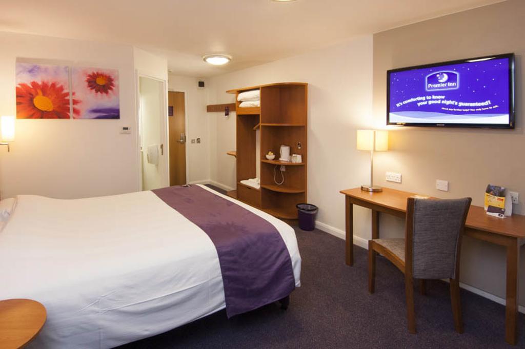 Premier Inn Cobham Cobham  Dış mekan fotoğraf