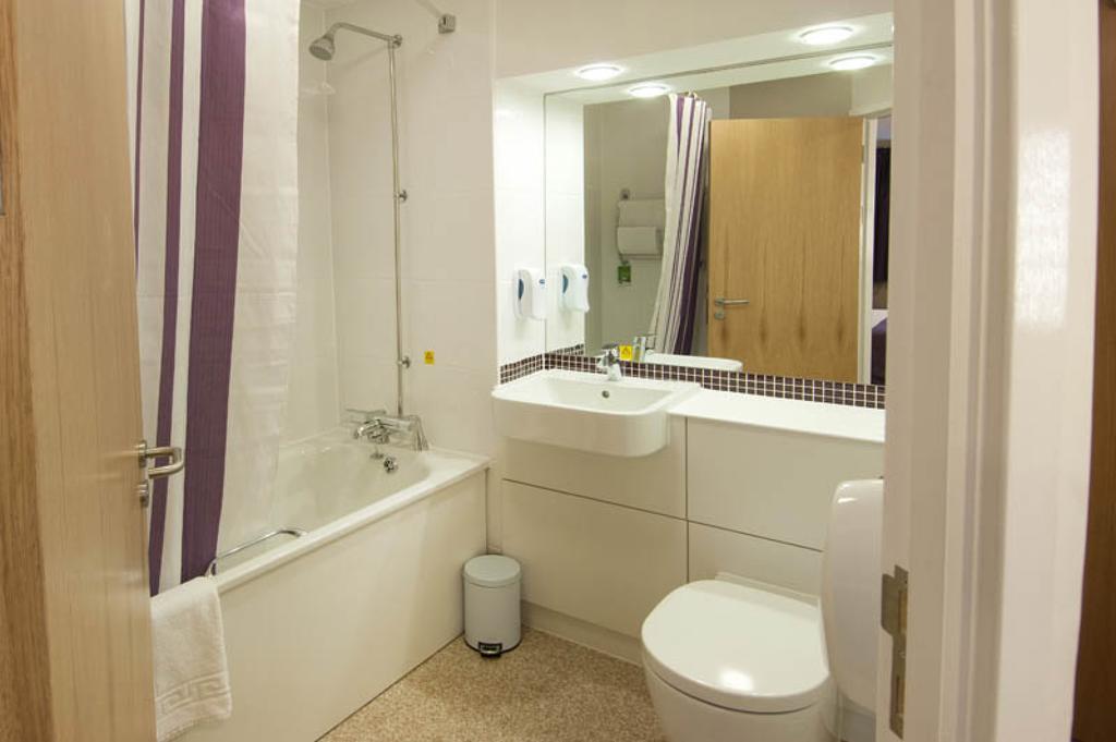 Premier Inn Cobham Cobham  Oda fotoğraf