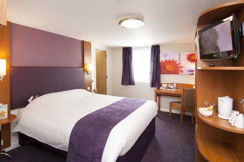 Premier Inn Cobham Cobham  Dış mekan fotoğraf