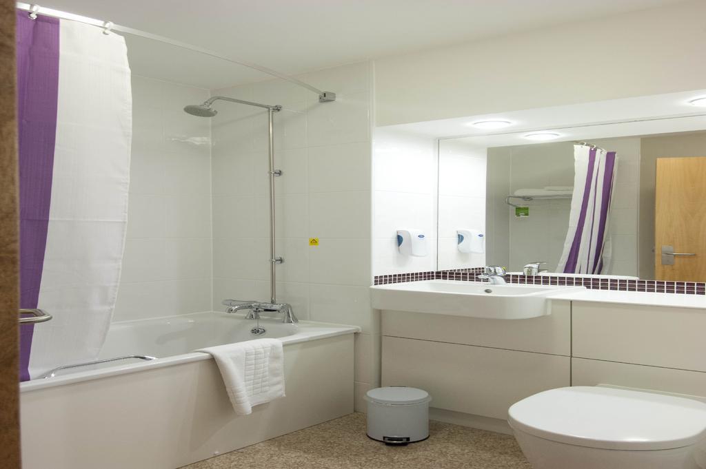 Premier Inn Cobham Cobham  Dış mekan fotoğraf