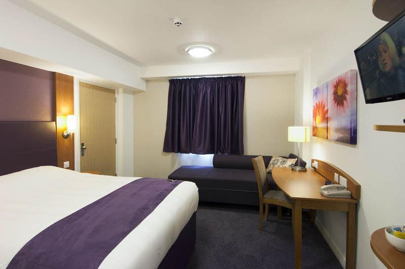 Premier Inn Cobham Cobham  Dış mekan fotoğraf